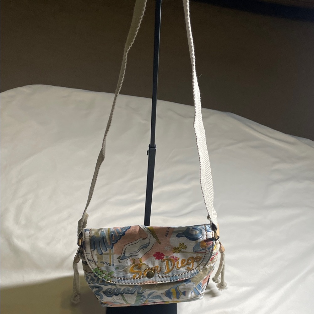 Fossil Genuine classic San Diego Themed Women's Shoulder Bag -7inH X 8inL X 4inW